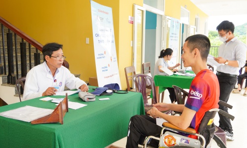 Hue City: Screening examinations for functional rehabilitation and homebase care support for persons with disabilities